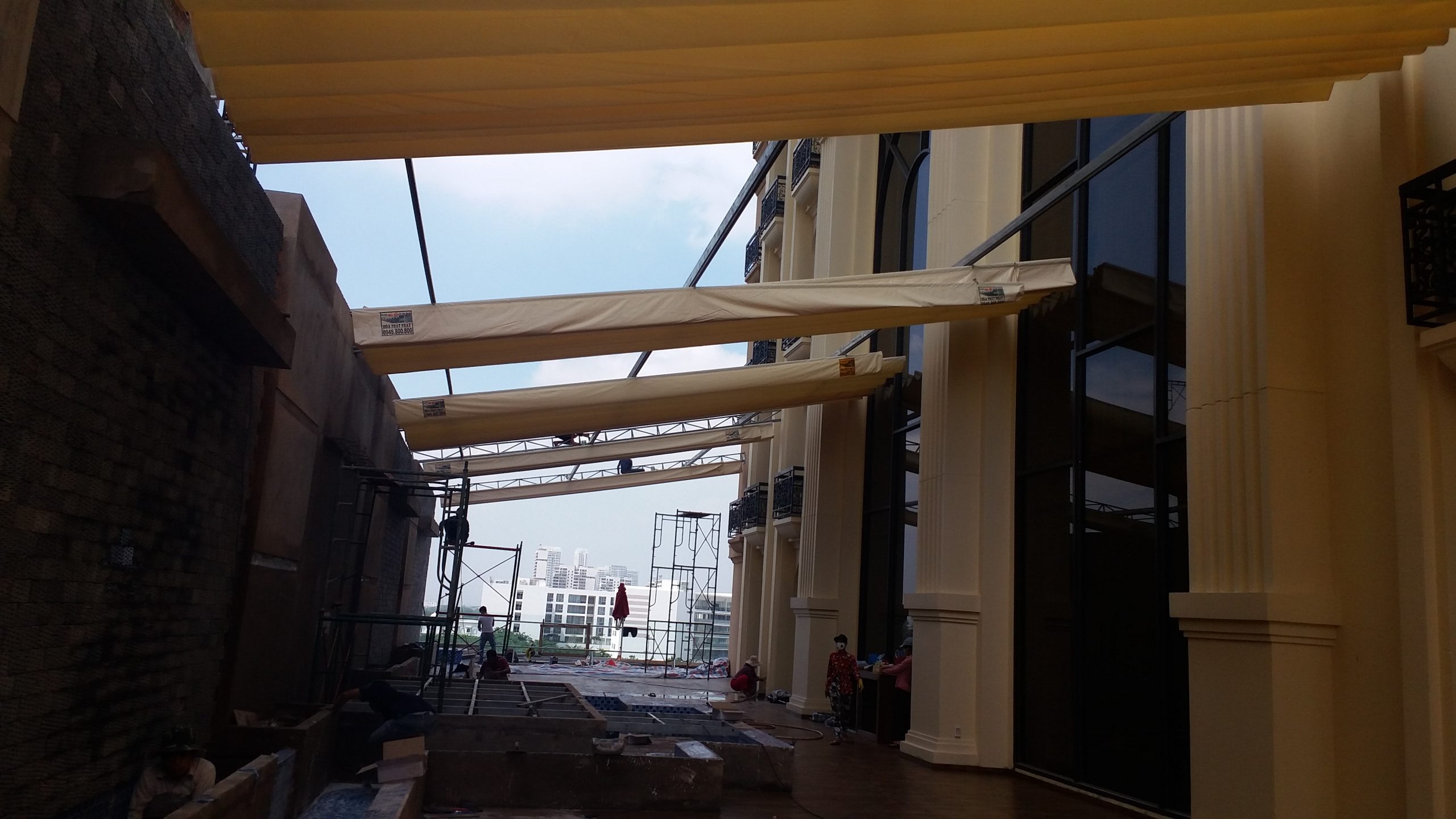Lắp mái che di động tại Hà Tiên cho khách sạn