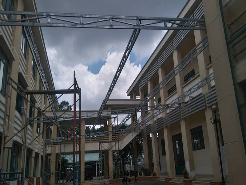 mái che lối đi trường học