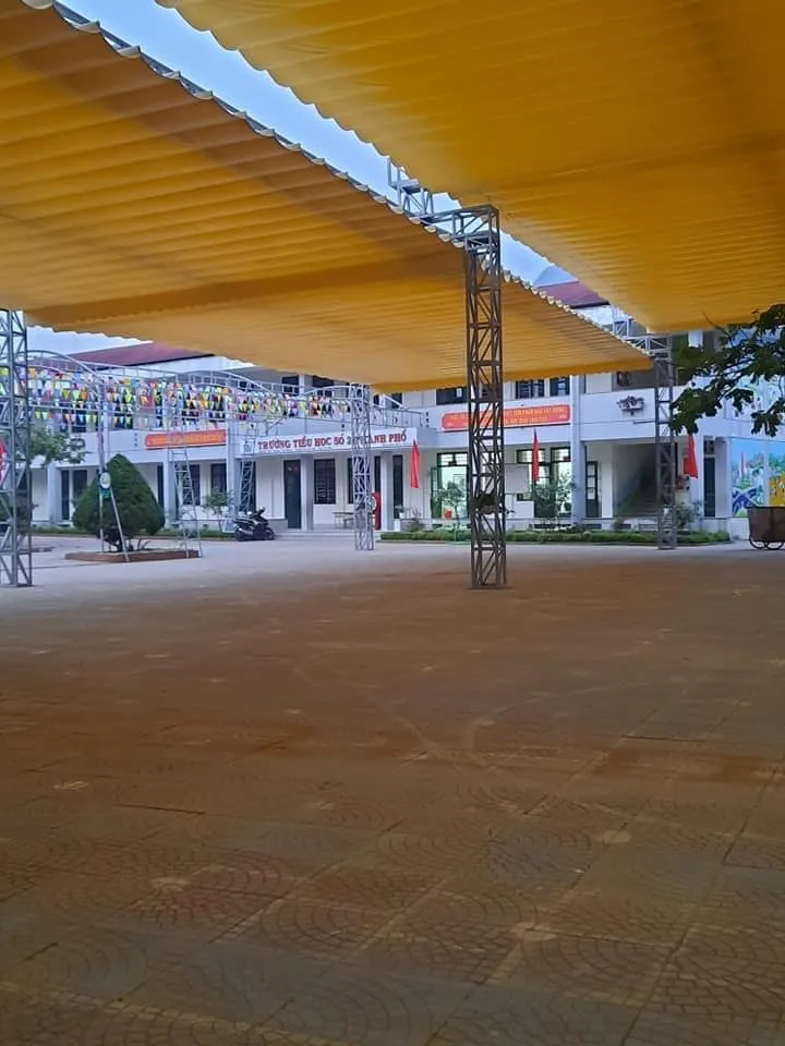 mái che sân trường