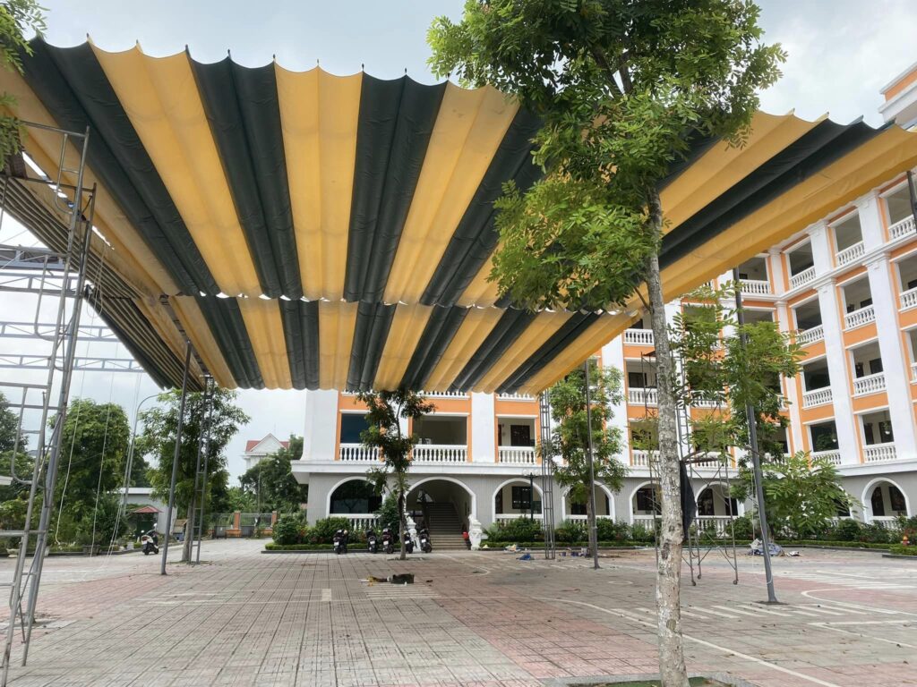 mái che trường học