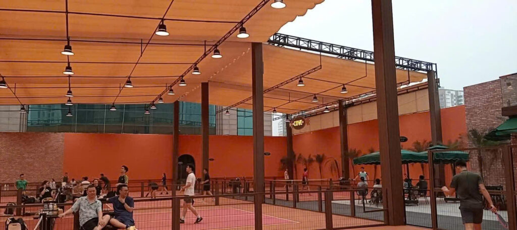 lắp đặt mái che sân pickleball