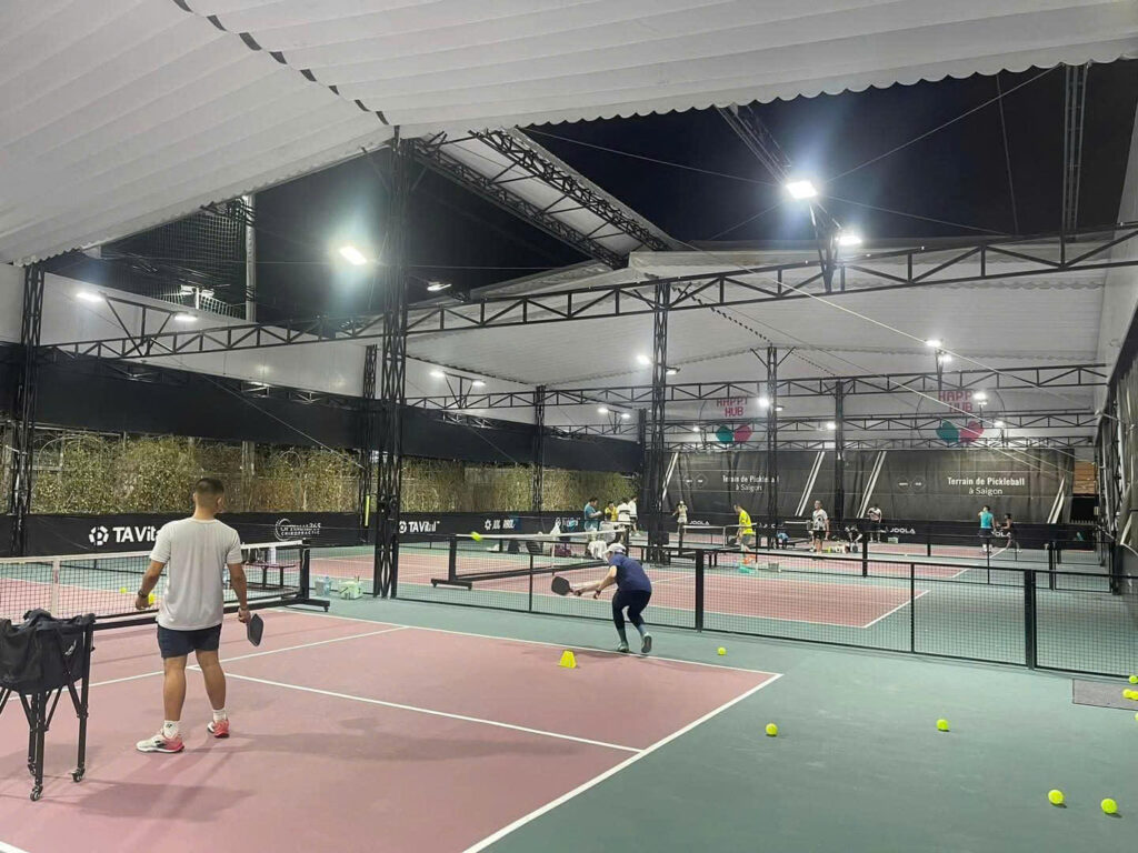 mái bạt xếp sân pickleball
