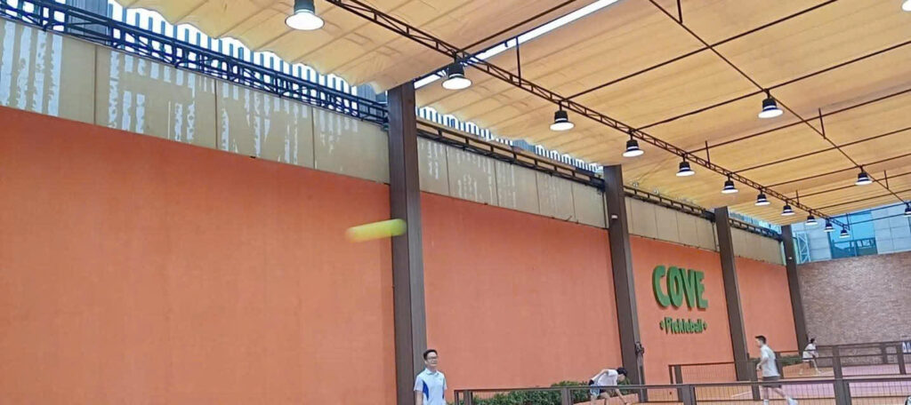thi công khung mái che sân pickleball